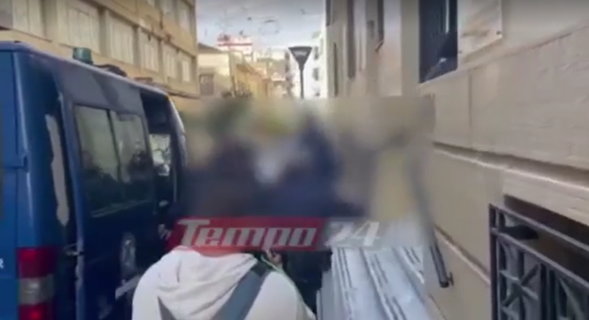 Πολυτεχνείο - Πάτρα: Στον εισαγγελέα οι συλληφθέντες για τα επεισόδια στην πορεία - Συγκέντρωση συμπαράστασης στα δικαστήρια (ΦΩΤΟ-ΒΙΝΤΕΟ) ΝΕΟΤΕΡΑ