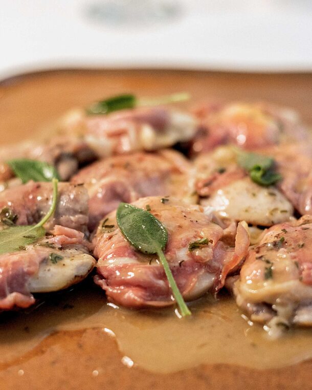 Στήθος κοτόπουλο saltimbocca