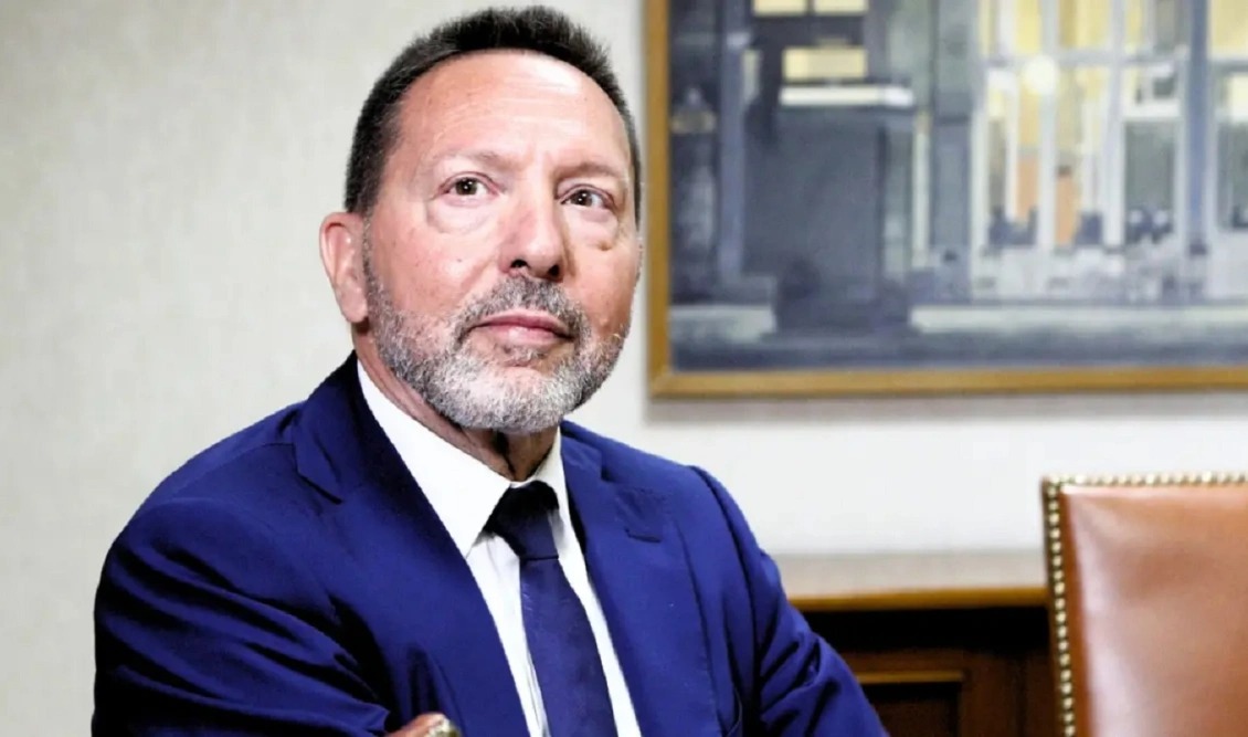 Σε πελάγη ευτυχίας ο Γιάννης Στουρνάρας - Έγινε για πρώτη φορά παππούς