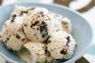 Εύκολο παγωτό στρατσιατέλα