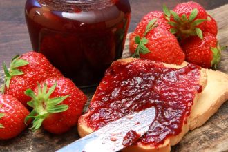 Συνταγή για πανεύκολη και αρωματική μαρμελάδα φράουλας