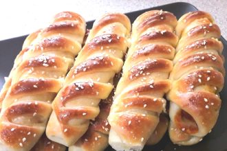 Στριφτά λουκανικοπιτάκια