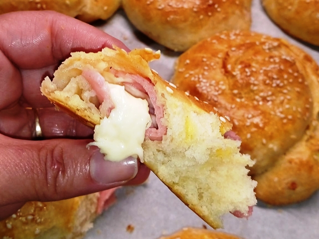 Στριφτά ζαμπονοψωμάκια