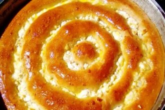 Στριφτό αφράτο τυρόψωμο