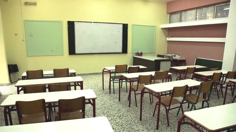 Πάτρα: "Ήρθε εξαγριωμένος στο γραφείο μου, με χτύπησε και αμέσως έφυγε από το χώρο", δηλώνει ο Γυμνασιάρχης που ξυλοκοπήθηκε από πατέρα μαθητή (ΒΙΝΤΕΟ)
