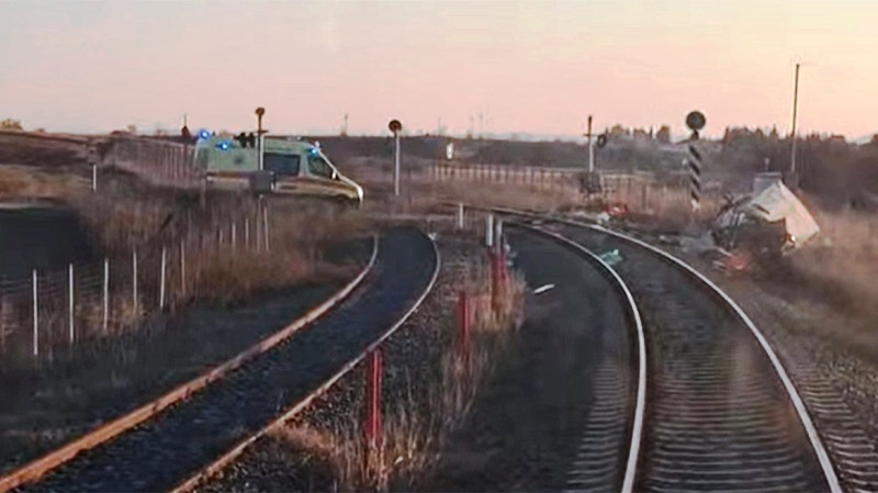 Τρένο συγκρούστηκε με ημιφορτηγό στο Κιλκίς - Χωρίς τις αισθήσεις του οδηγός