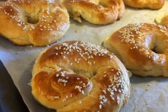 Συνταγή για σχολείο: Φουσκωτά κουλούρια φέτας