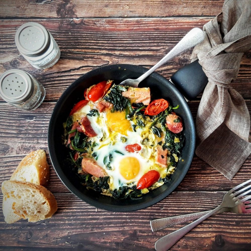 Τσιγαριαστά χόρτα με σύγκλινο και αυγά