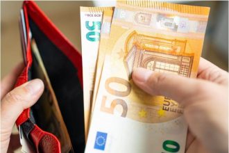 ΔΥΠΑ - e-ΕΦΚΑ: Ποιοι θα πληρωθούν αύριο Παρασκευή 3 Ιανουαρίου