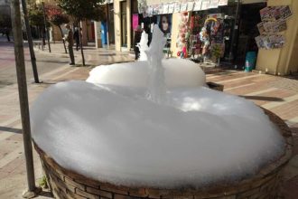 Το μυστήριο με τον ... αφρό στο συντριβάνι του Αγρινίου!