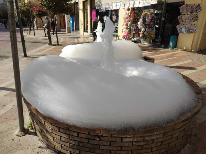 Το μυστήριο με τον ... αφρό στο συντριβάνι του Αγρινίου!