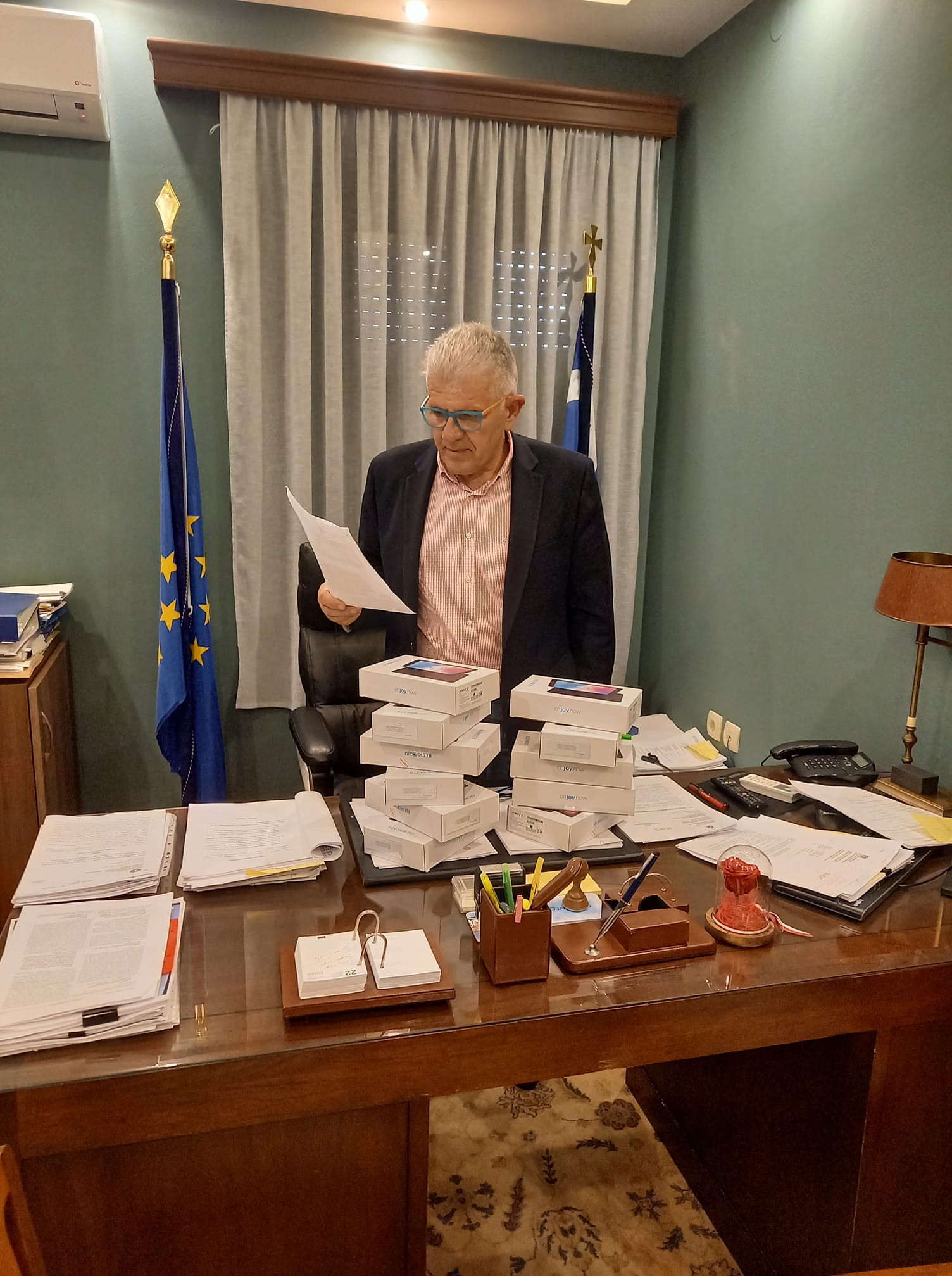 Κέντρο Κοινωνικής Πρόνοιας Περιφέρειας Δυτ. Ελλάδος: Δωρεά τάμπλετ από τη Δόμνα Μιχαηλίδου και το σωματείο «ΔΕΣΜΟΣ»