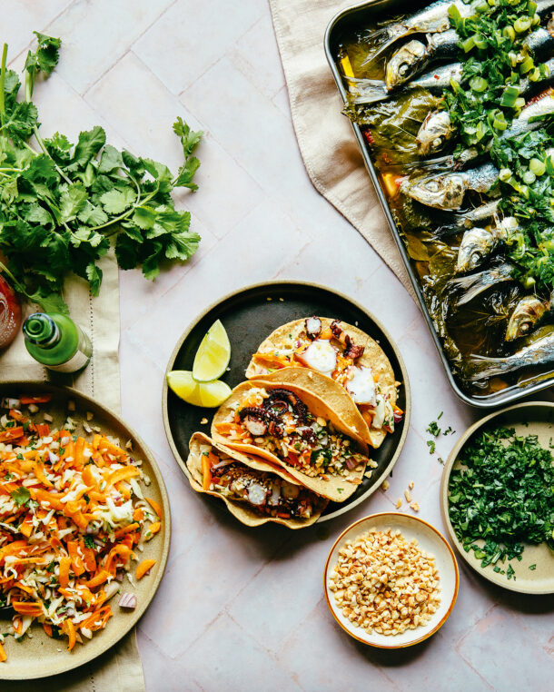 Tacos με χταπόδι και σαλάτα
