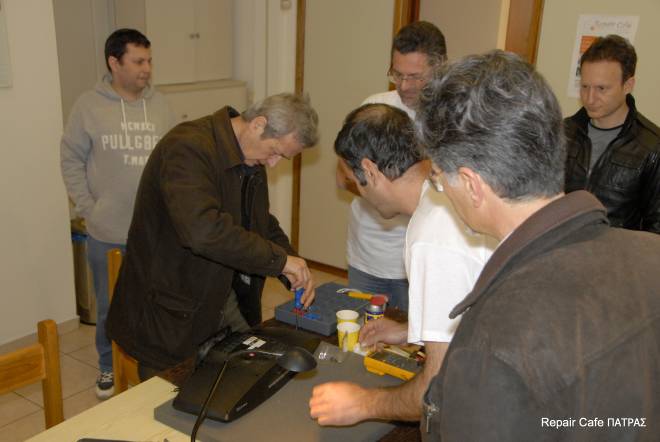 Το repair cafe στο στέκι της ΟΙΚΙΠΑ