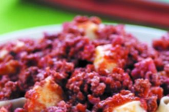 Ταλιατέλες με πικάντικη σάλτσα από λουκάνικα