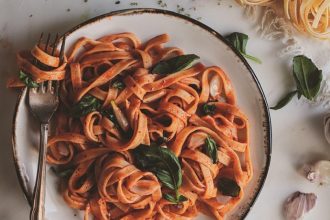 Ταλιατέλες με πελτέ και σκόρδο