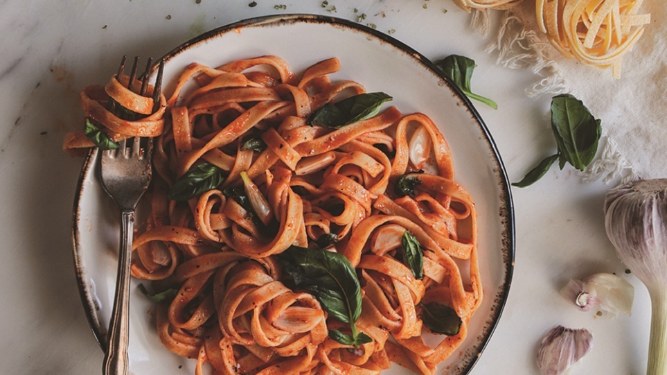 Ταλιατέλες με πελτέ και σκόρδο