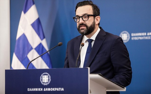 Φοιτητής στο Πανεπιστήμιο Πατρών και μέλος ροκ μπάντας, ο σημερινός κυβερνητικός εκπρόσωπος - ΦΩΤΟ