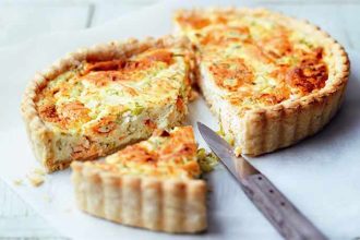 Τάρτα με τυρί και σολομό