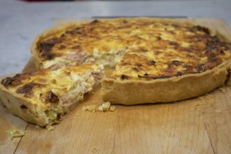 Τάρτα με μπέικον και πράσο