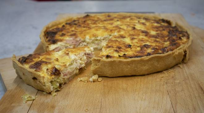 Τάρτα με μπέικον και πράσο