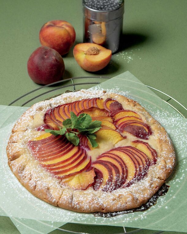 Τάρτα με κρέμα λεμονιού και ροδάκινα