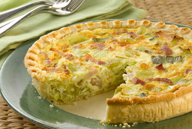 Πεντανόστιμη τάρτα με μπέικον και πράσο