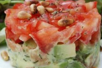 Ταρτάρ με ντομάτα και αβοκάντο