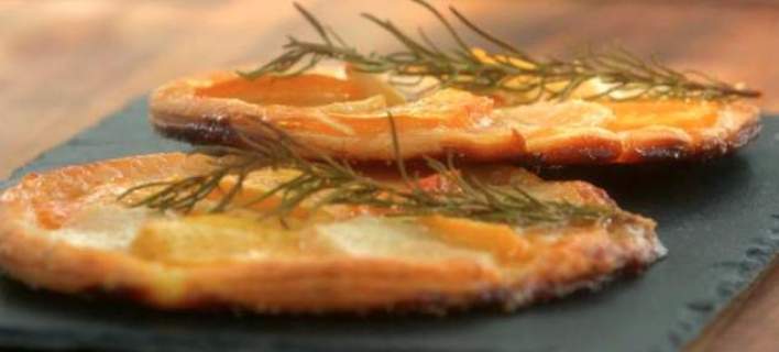 Λεπτή τάρτα με ροδάκινα και νεκταρίνια