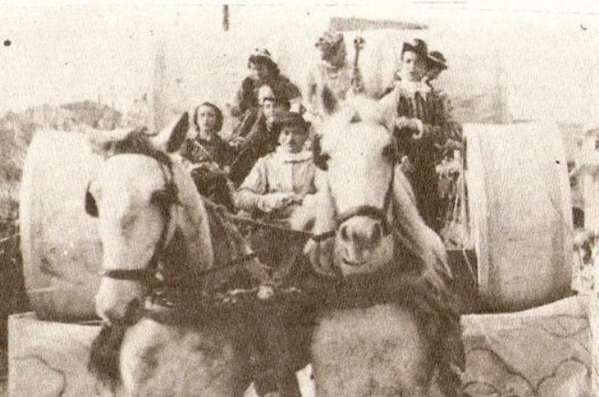 Η γνωστή Πατρινή αστρολόγος που είχε παρελάσει ως βασίλισσα στο Καρναβάλι