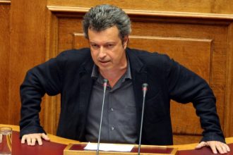 Πάτρα: Ο Πέτρος Τατσόπουλος στο θέατρο Λιθογραφείον