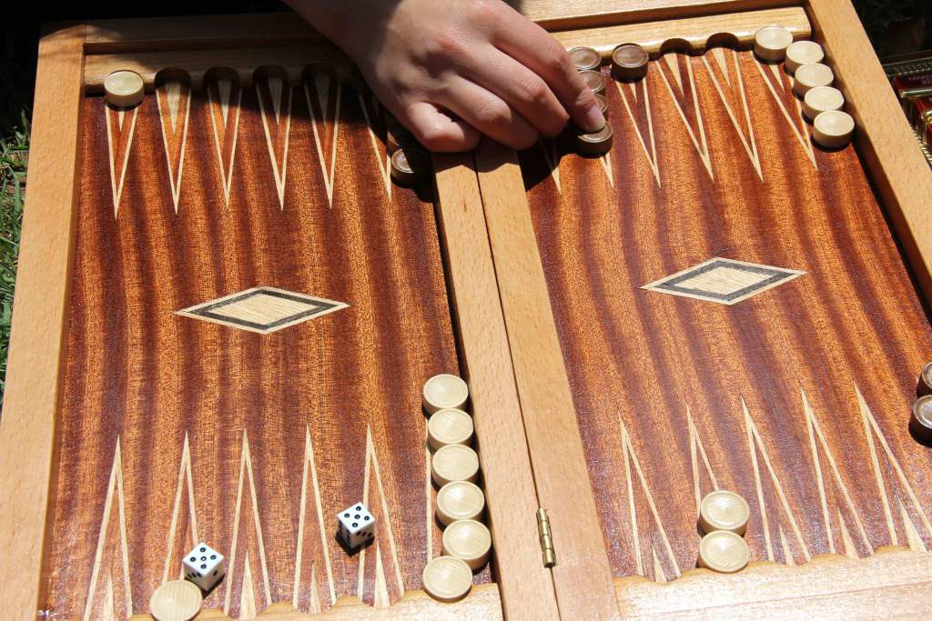 Αίγιο: Χριστουγεννιάτικο τουρνουά τάβλι από την ΔΗ.Κ.Ε.Π.Α.