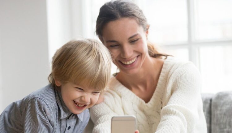 Προσοχή στην κοινοποίηση παιδικών φωτογραφιών: το μήνυμα μιας καμπάνιας που έγινε viral