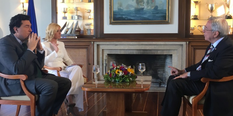 Κωνσταντίνος: Δεν είμαι ο πρώην βασιλεύς, είμαι ο βασιλεύς Κωνσταντίνος, τελεία και παύλα