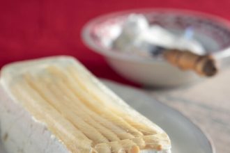 Τερίνα με ανθότυρο, μασκαρπόνε και λευκά σπαράγγια