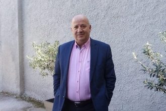 Θανάσης Κατερινόπουλος: Ο απόστρατος ταξίαρχος της ΕΛ.ΑΣ από την Αιτωλοακαρνανία που έγινε “είδωλο” στο Twitter