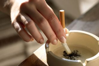 Καθημερινά τρικ για να κόψετε το κάπνισμα