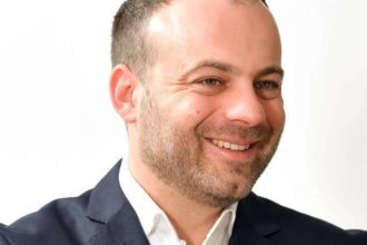 ΝΔ: Υπηρέτες των λίγων και ισχυρών