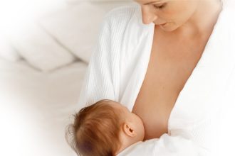 Οι 4 τροφές που αυξάνουν την παραγωγή γάλακτος στο θηλασμό