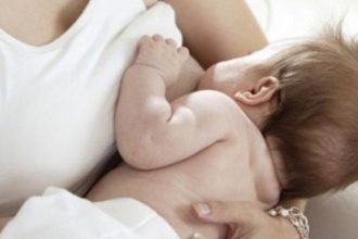 Λίμνη Τριχωνίδα: Φωτογραφήθηκαν να θηλάζουν για να ενισχύσουν το Χαμόγελο του Παιδιού - ΦΩΤΟΓΡΑΦΙΕΣ