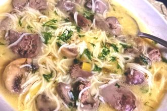 Θρεπτική σούπα με συκωτάκια και μανιτάρια