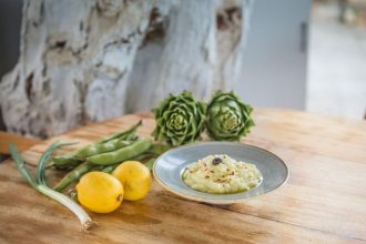 Σκορδαλιά με πατάτες και καρύδια