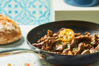 Τηγανιά με αρνάκι μαριναρισμένο στο γιαούρτι