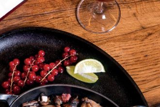 Τηγανιά με μανιτάρια, απάκι και φορμαέλα