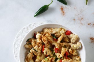 Τηγανητό καλαμάρι με εξωτικό ντιπ