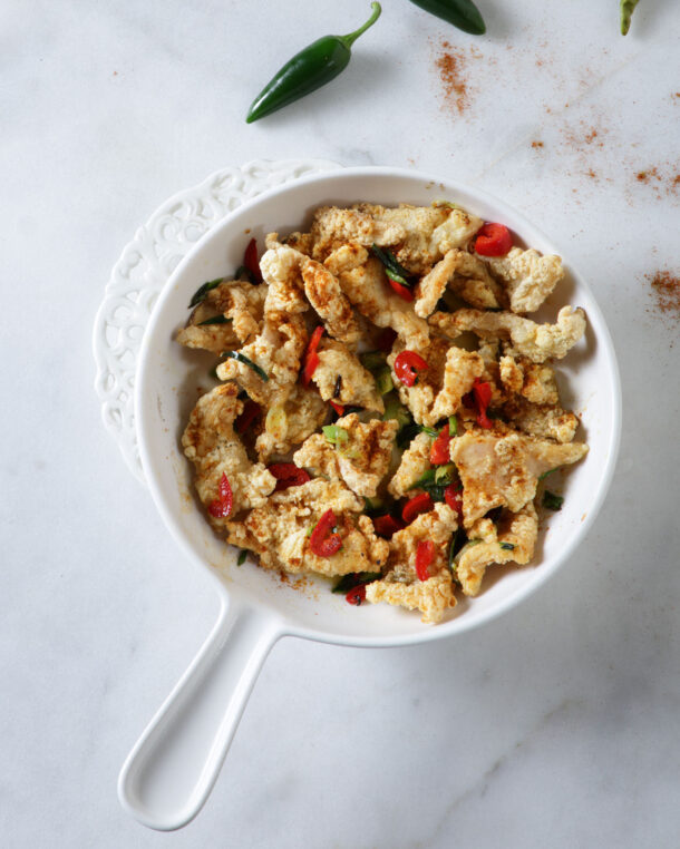 Τηγανητό καλαμάρι με εξωτικό ντιπ