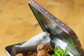 Τηγανητοί κεφτέδες με κρασί και πάπρικα, χωρίς κρεμμύδι