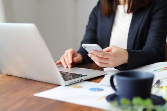 Τα πλήγματα που δέχθηκε η γυναικεία απασχόληση στην εποχή του κορονοϊού - Δυσοίωνο το μέλλον