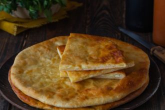 Συνταγή για πανεύκολη τυρόπιτα στο τηγάνι - Χωρίς φύλλο και αυγά!