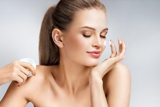 Ποια συστατικά καλλυντικών πρέπει να αναζητάμε μετά τα 30;